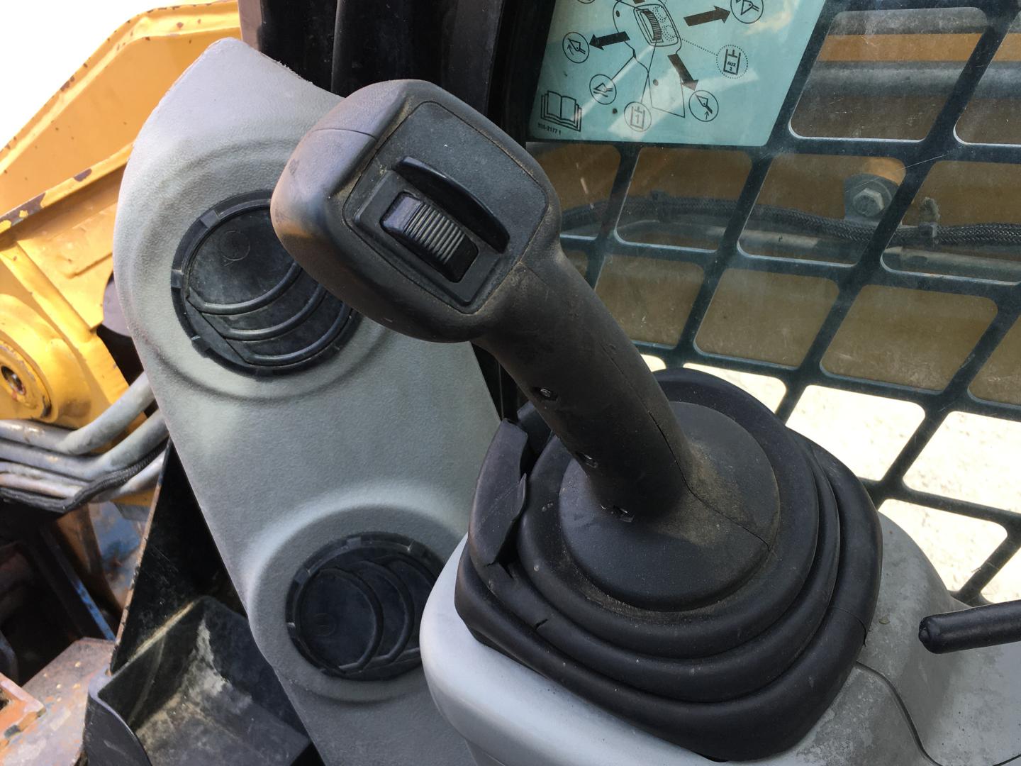 ./imagenes/INVOICE/2019/15200/MINICARGADOR CAT 246C (33).JPG
